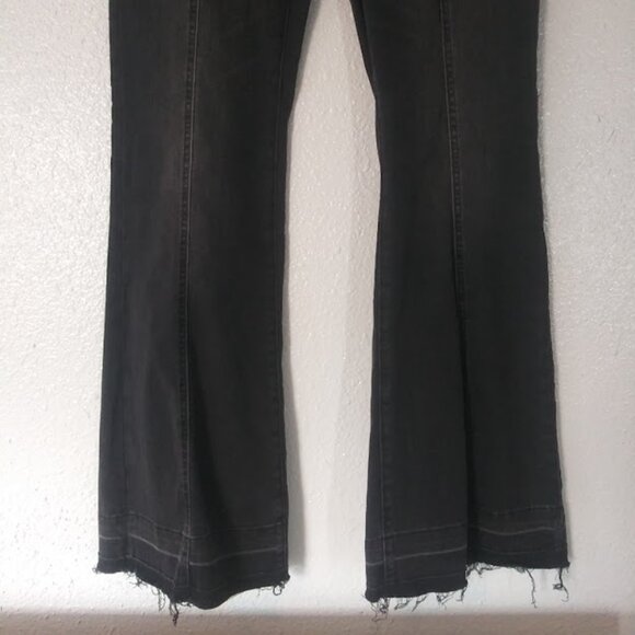SO women's Juniors size 11/30W Washed black high rise seamed utility flare jeans - Picture 3 of 15